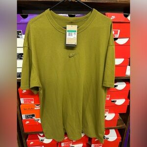Nike premium essentials tee
